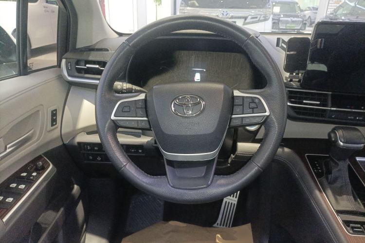 Used Toyota Granvia 2022 2.5L Hybrid Premium Edition
