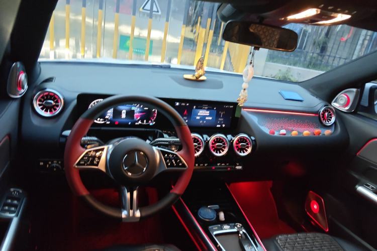 Used Mercedes-Benz GLA 2024 GLA 200 Center Console