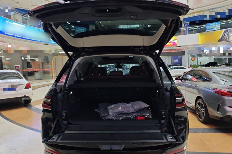 Used BMW X7 2023 xDrive40i Luxury Package with Leading Features