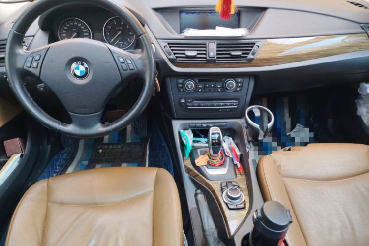 Used BMW X1 2012 xDrive20i Luxury Model Center Console