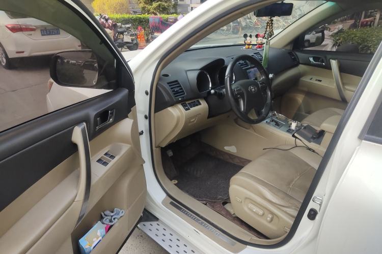 Used Toyota Highlander 2011 2.7L Two-Wheel Drive 7-Seater Luxury Edition
