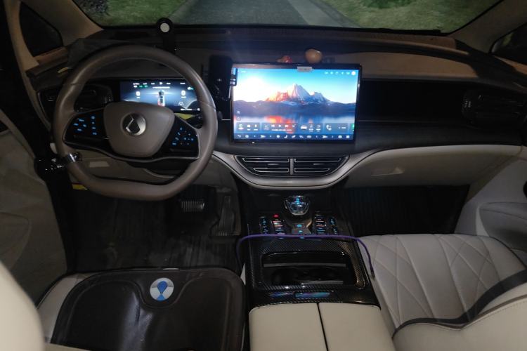 Used Denza D9 2022 DM-i 970 Four-Wheel Drive Prestige Model
