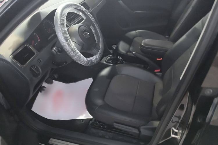 Used Volkswagen Santana 2015 1.4L Manual Comfort Edition Interior 2