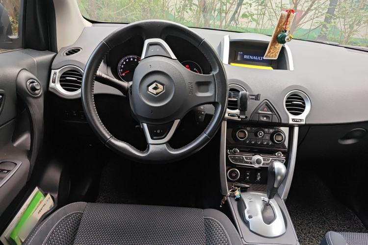 Used Renault Koleos 2012 2.5 4x4 Urban Edition Steering Wheel