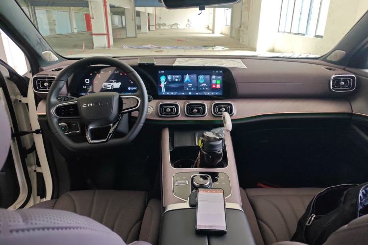 Used Chery Tiggo 9 2025 2.0T Automatic Two-Wheel Drive Luxury Edition 5 Seats Center Console