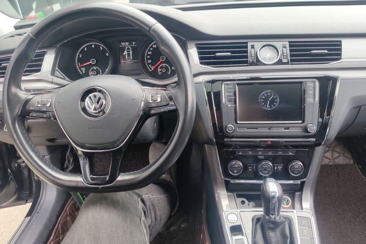 Used Volkswagen Passat 2017 330TSI DSG Luxury Edition
