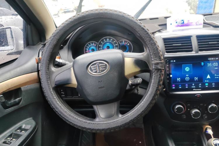 Used FAW Weizhi V5 2012 1.5L Manual Entry-Level Trim