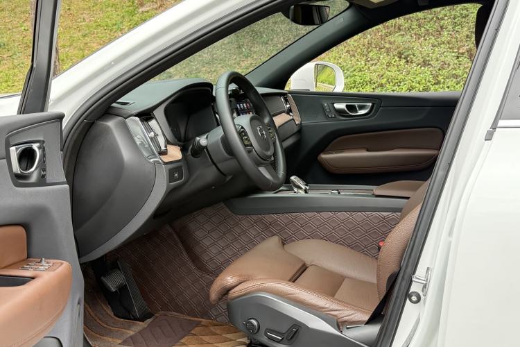 Used Volvo XC60 2023 B5 4x4 Smart Luxury Edition