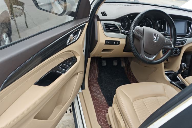 Used Baojun 730 2016 1.5T Manual Comfort Version 7 Seats