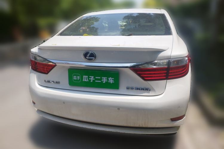 Used Lexus ES 2014 300h Elite Edition
