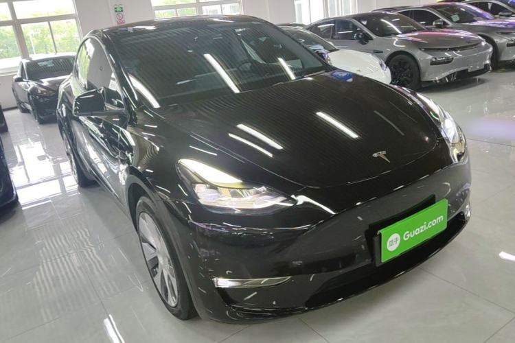 Used Tesla Model Y 2021 Standard Range Rear-Wheel Drive Version Front Right 45 Deg