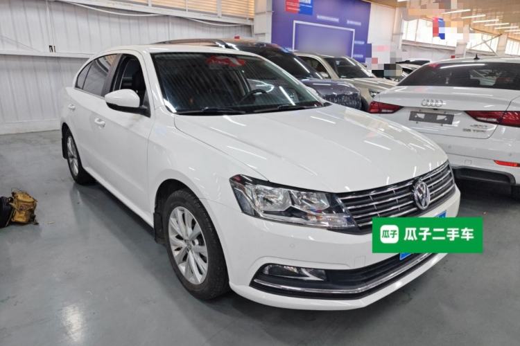 Used Volkswagen Lavida 2015 1.6L Automatic Comfort Edition Front Right 45 Deg