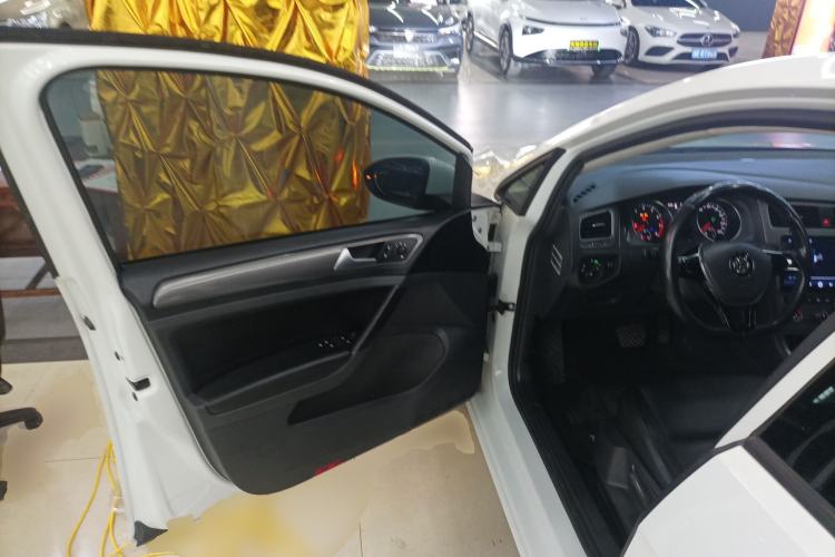 Used Volkswagen Golf 2016 1.6L Automatic Fashion Model