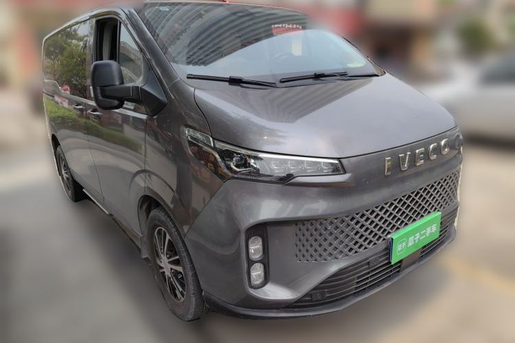 Used Iveco Fidato 2023 C30 Passenger Van 2.0T 93kW Manual Transmission Xingtu Edition Low Roof