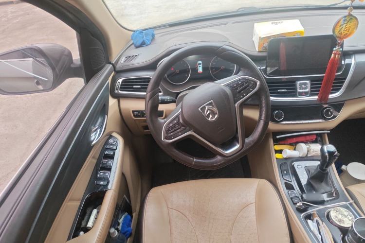 Used Baojun 730 2017 1.8L iAMT Prestige Version 7 Seats Steering Wheel