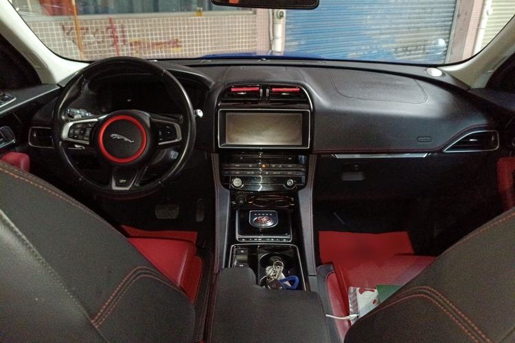 Used Jaguar F-PACE 2018 2.0T All-Wheel Drive R-Sport Sport Edition Center Console