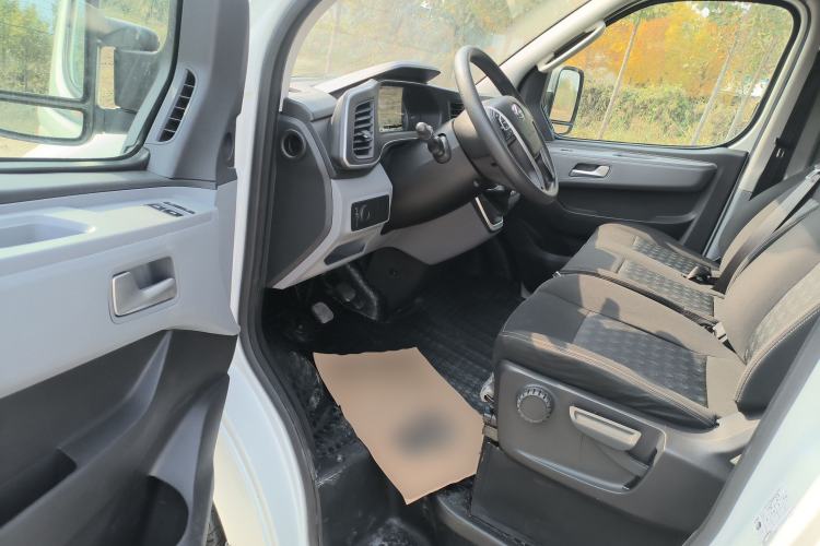 Used SAIC MAXUS Xintu V80 2024 Aotuntong Value Edition 6MT Short Wheelbase Mid-Height Roof 127 Ps 5/6 Seats