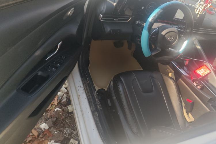 Used Hyundai Elantra 2021 1.5L CVT LUX Prestige Edition Driver Seat