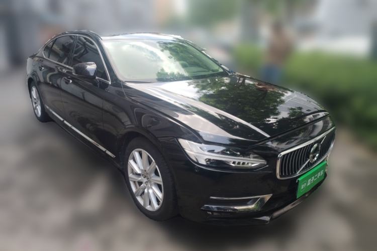 Used Volvo S90 2020 T5 Zhiyi Luxury Edition Front Right 45 Deg