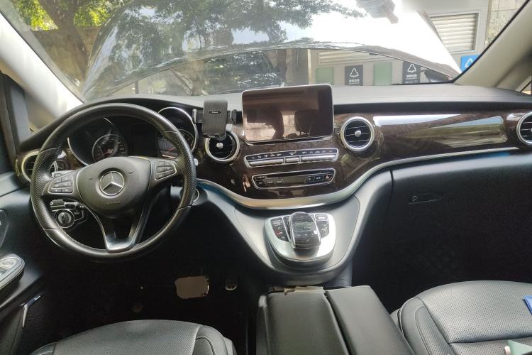 Used Mercedes-Benz V-Class 2018 V 260 Prestige Edition China VI Center Console