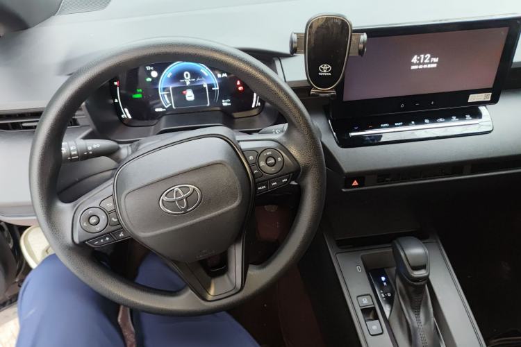 Used Toyota Corolla Cross 2026 Model 2.0L Smart Electric Hybrid Dual-Engine Pioneer Edition
