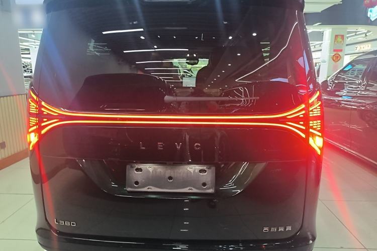 Used Geely Galaxy LEVC L380 2024 140-Degree 6-Seater All-Wheel-Drive Ultra