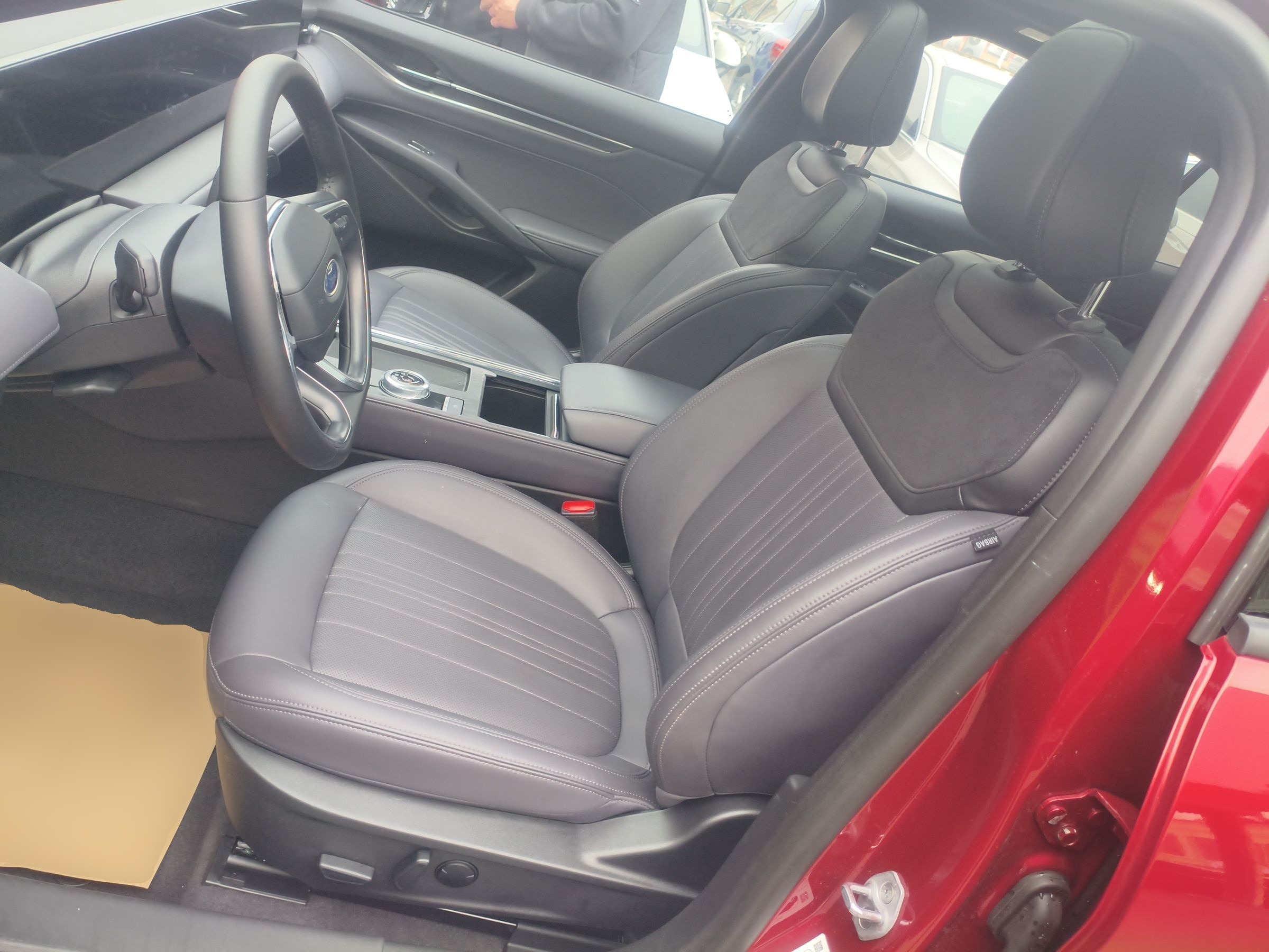 Переднее сиденье в автомобиле