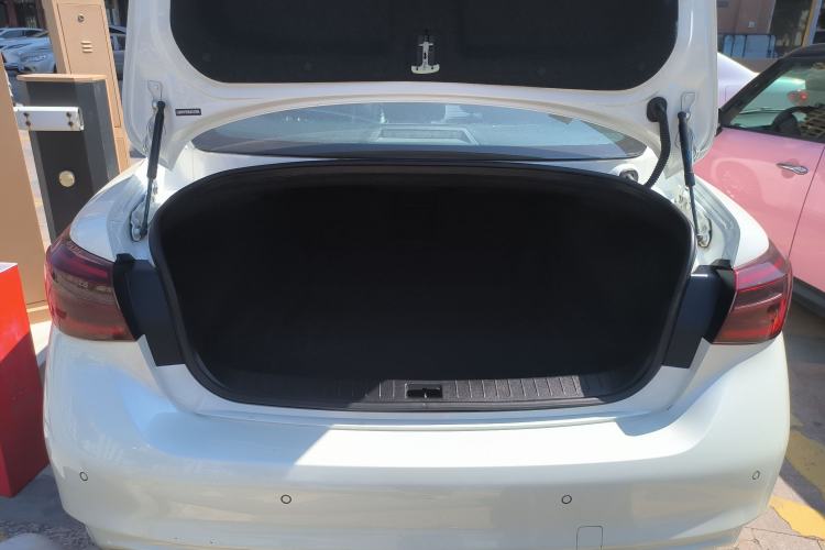 Used Infiniti Q50L 2018 2.0T Enjoyment Version China VI Standard
