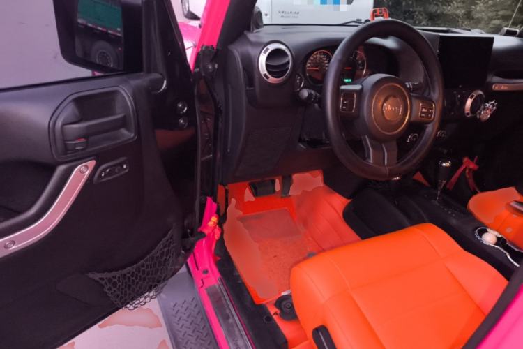 Used Jeep Wrangler 2011 3.8L Sahara Four-Door Edition Driver Seat