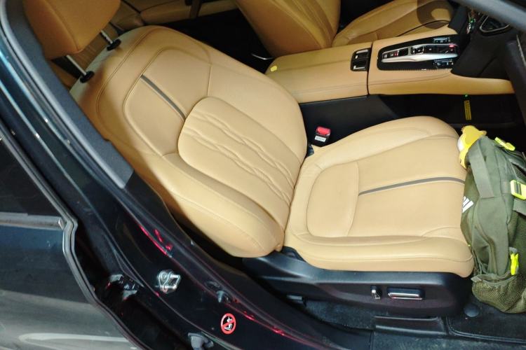 Used Honda UR-V 2020 370TURBO Two-Wheel Drive Luxury Edition Right Front Seat