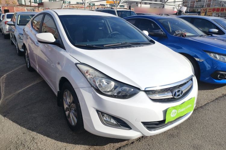 Used Hyundai Elantra (5th Generation / Langdong) 2012 1.6L Automatic Fashion Edition Front Right 45 Deg