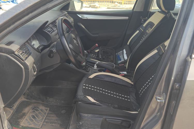 Used Skoda Octavia 2017 1.6L Manual Front-Wheel-Drive Version