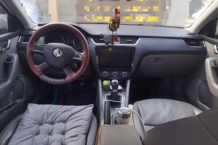 Used Skoda Octavia 2015 1.4TSI Manual Yijun Edition Center Console