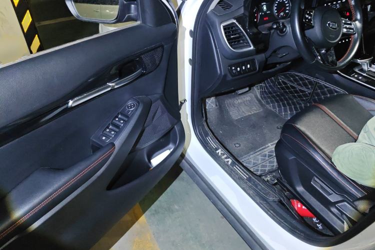 Used Kia KX3 2020 1.5L CVT Trend Edition Driver Seat