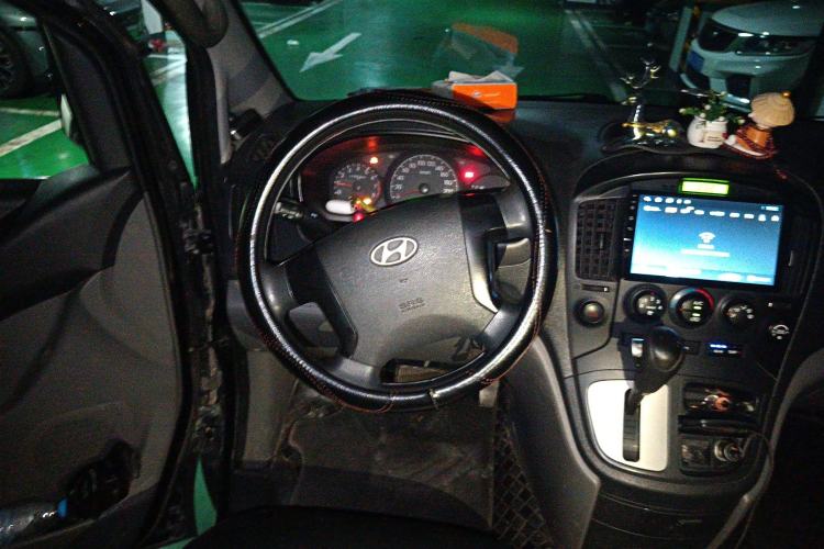 Used Hyundai H-1 Starex 2011 2.4L Comfort Edition
