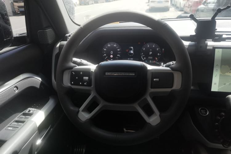 Used Land Rover Defender 2023 Facelift 110 3.0T P400 Dark Edition Steering Wheel