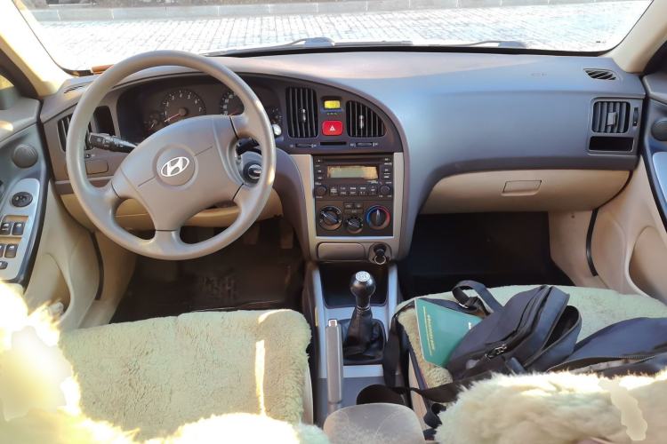 Used Hyundai Elantra 2007 1.6L Manual Comfort Model Center Console