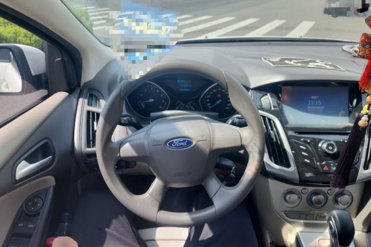 Used Ford Focus 2012 Sedan 1.6L Automatic Comfort Model Steering Wheel