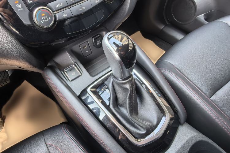 Used Nissan Qashqai 2022 2.0L CVT XV Smart Enjoyment Version Interior 10