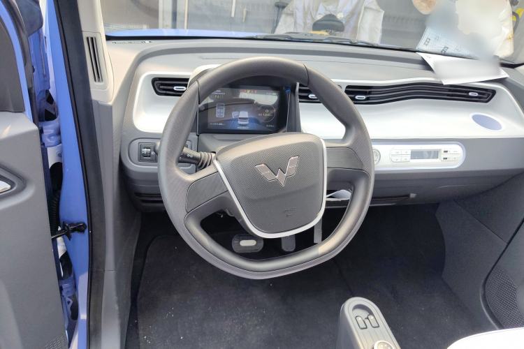 Used Wuling Hongguang MINIEV 2021 Macaron Premium Model – Lithium Iron Phosphate Steering Wheel