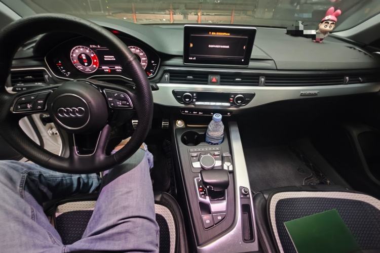 Used Audi A4L 2018 30th Anniversary Edition 40 TFSI Fashion Model Center Console