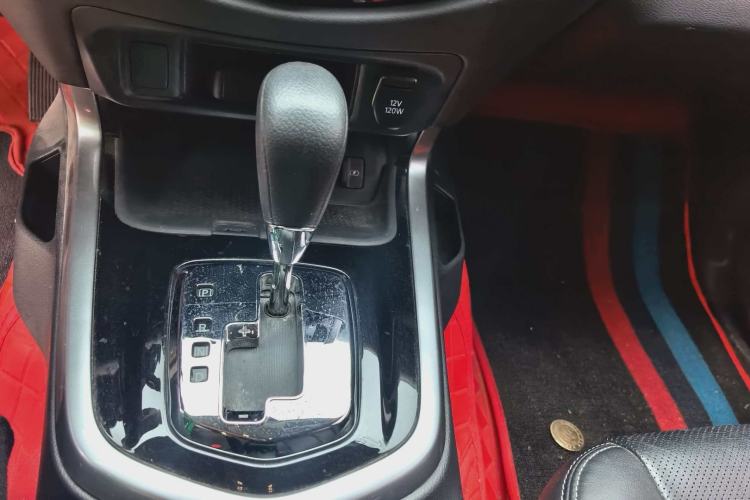 Used Nissan Terra 2018 2.5L Automatic 2WD Luxury Edition Gear Lever