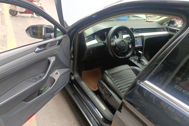 Used Volkswagen Magotan 2017 330TSI DSG Leading Model
