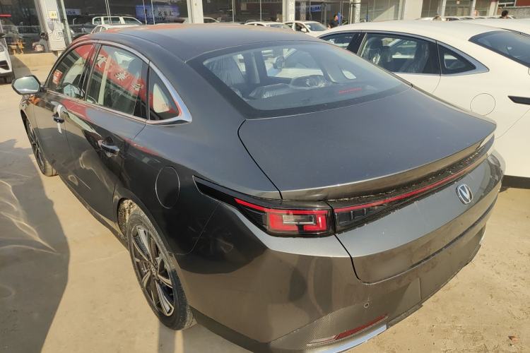 Used CHANGAN Eado 2025 Blue Whale 1.5T 500Bar Prestige Model
