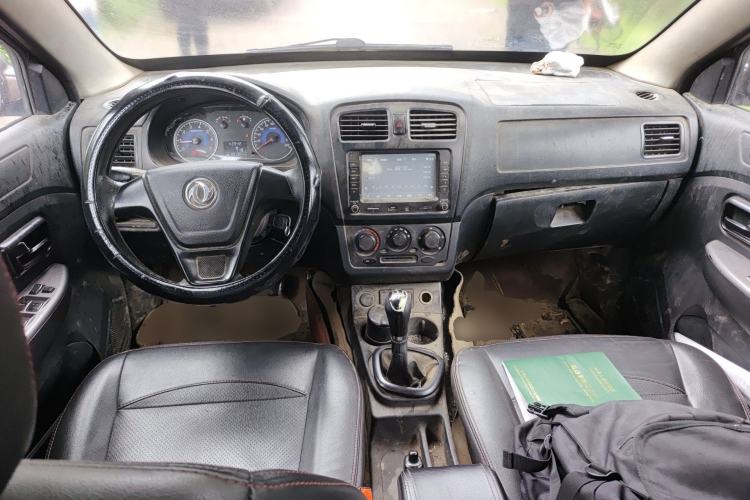 Used Dongfeng Fengon 330 2014 1.5L Manual Standard Edition DK15-02 Center Console