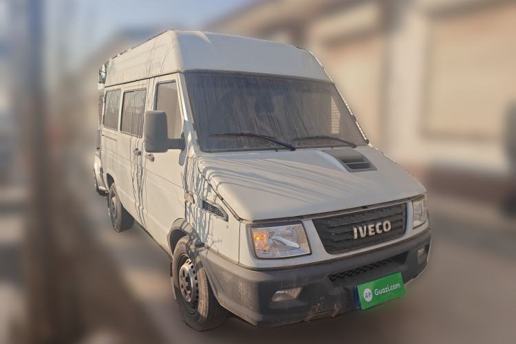 Used Iveco Daily 2021 2.5T A35 M1 Passenger Van 5-9 Seater Short Wheelbase Mid-Roof Design Single Tire Manual Doors Front Right 45 Deg