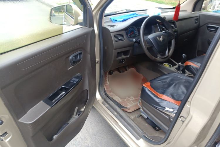 Used Wuling Rongguang V 2016 1.2L Practical Model Non-Power-Assisted
