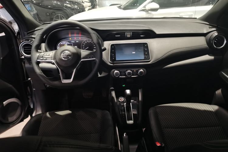 Used Nissan Kicks 2018 1.5L CVT Smart Connect Luxury Edition Interior 2