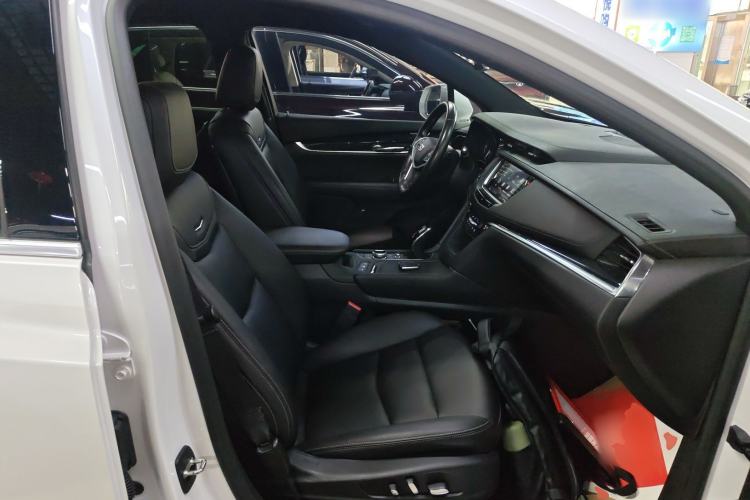 Used Cadillac XT5 2021 28T Luxury Model Right Front Seat