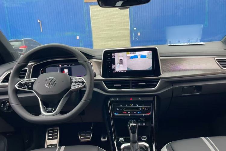 Used Volkswagen T-ROC 2024 300TSI DSG Two-Wheel-Drive Chen Guang Edition Interior 1